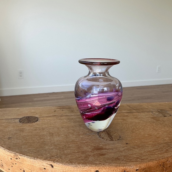 Hand blown bud vase - Picture 1 of 4
